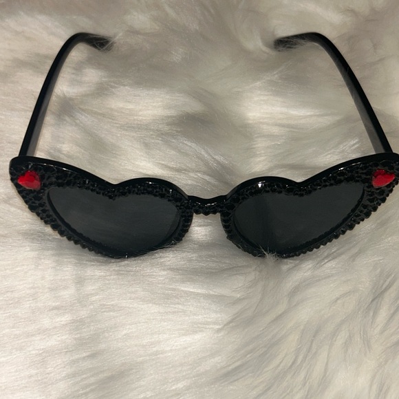 Black Rhinestone Heart Shaped Sunnies - Picture 4 of 4